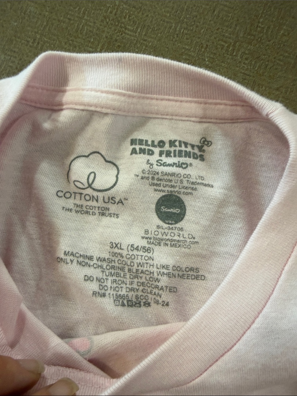 Hello Kitty Light Pink Rainbow Graphic Tee women's size 3x NWT - Picture 4 of 4